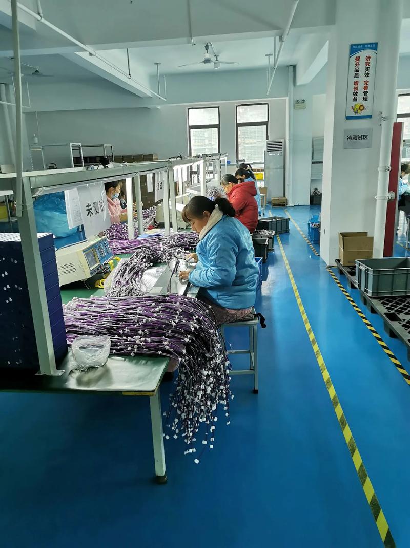 包装厂上班图片真实-请问有谁知道，印刷包装厂的普工具体是干什么的，工作怎么样，累不累？
